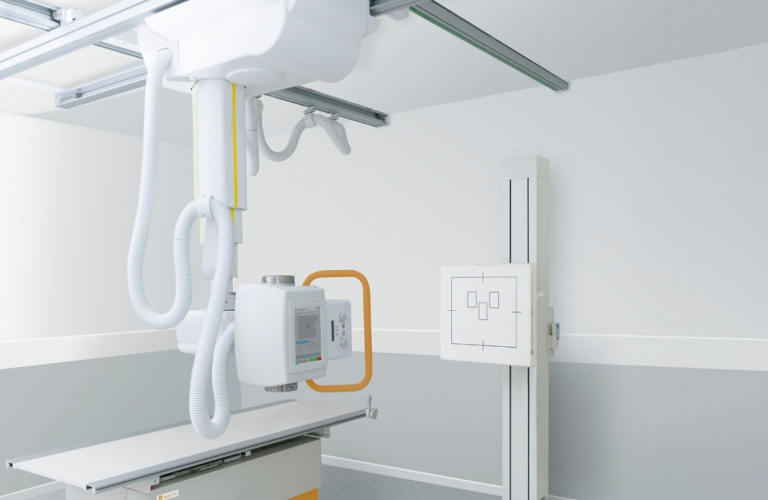 he ceiling mount is designed to make positioning the X-ray system straightforward and effortless. 