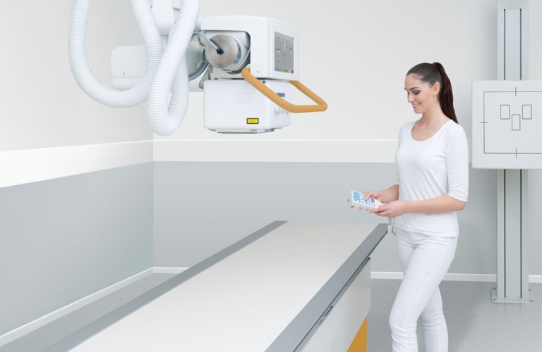 The dicomPACS DX-R operating console controls the entire digital X-ray machine