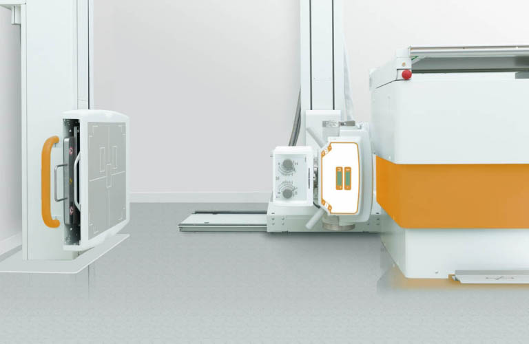 The Bucky tray of the wall stand and the X-ray tube assembly can be lowered to ground level