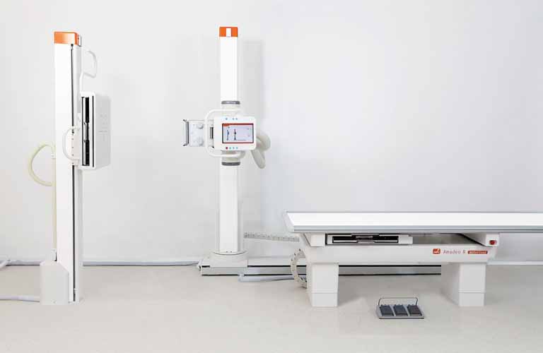  X-ray tube and buckylade of the grid wall stand can be lowered to the floor 