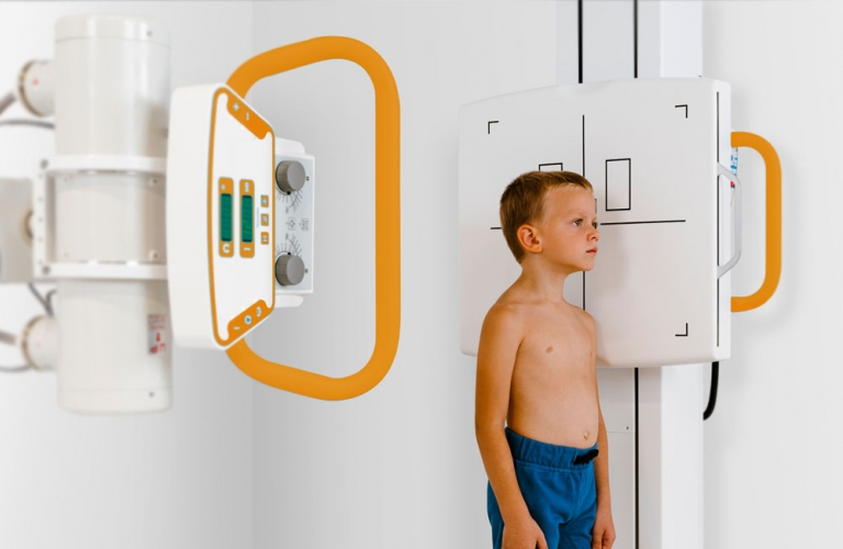  The X-ray source and the bucky drawer of the grid wall stand can be lowered to the floor. 