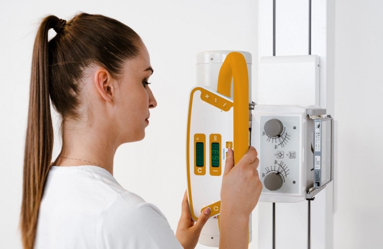 The compact design of digital X-ray machine allows installation in tight spaces. 