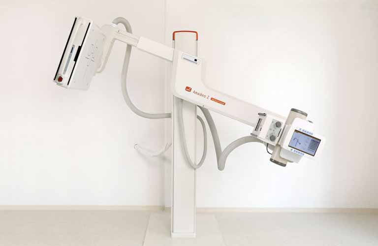 Motorised, digital U-arm X-ray system for all X-ray exposures in sitting, standing and lying position