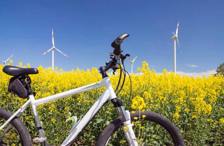 Mitarbeiter werden motivieret, für den Weg zur Arbeit auf das Auto zu verzichten und statt dessen z.B. das Fahrrad zu nutzen.